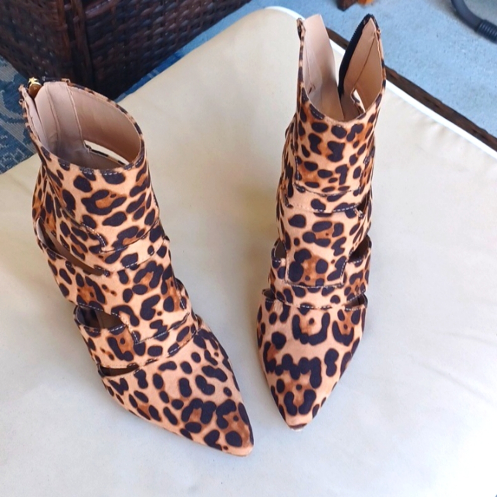 NY&C Leopard Cut-Out Booties